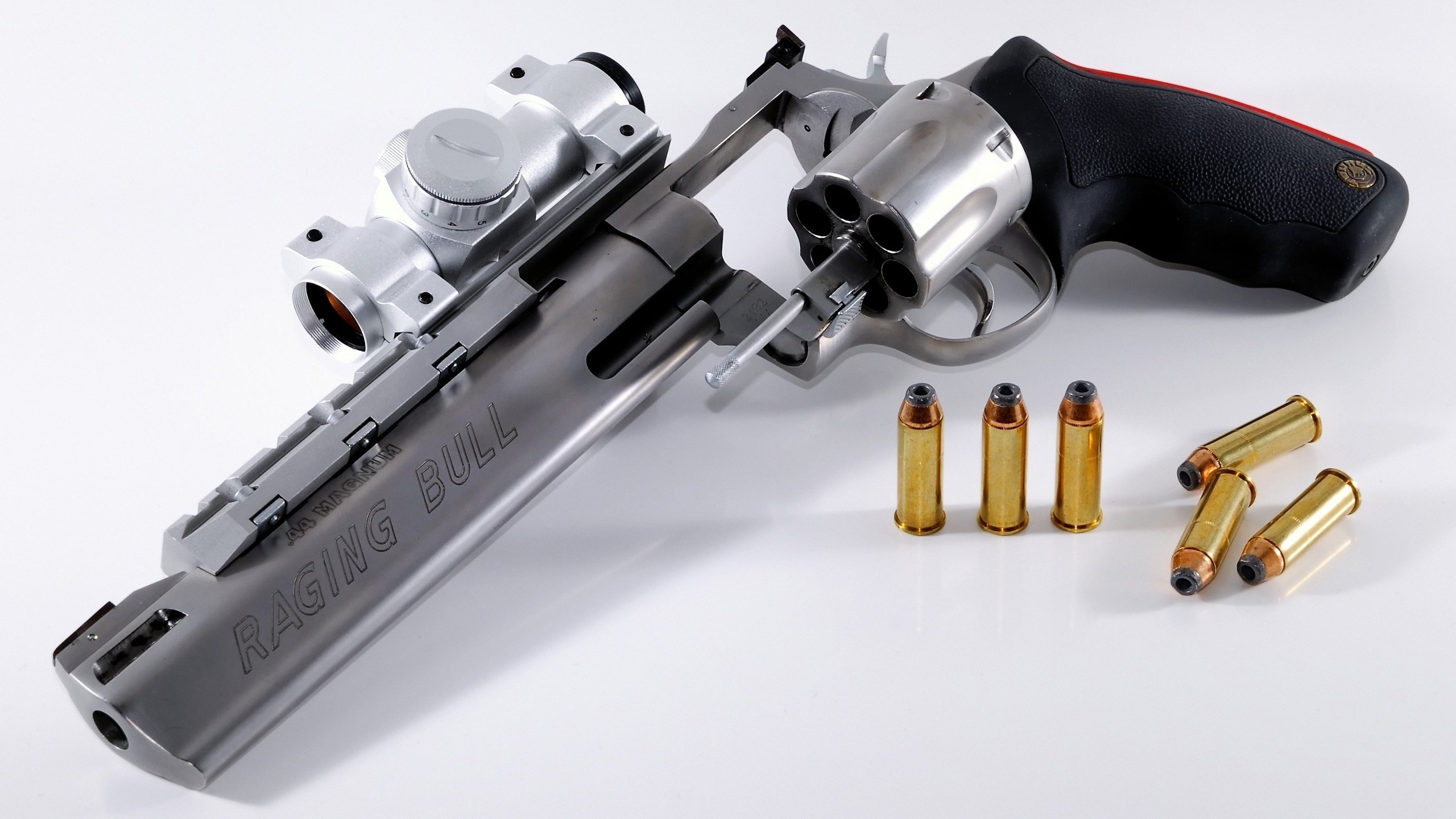 “高新体育中心:健力选手破纪录,举重赛场力与美的完美呈现”